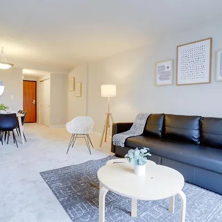Prime Location Near Pentagon And Metro